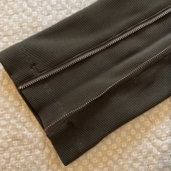 BCBG Leggings with Back Zips - Picture 7 of 7